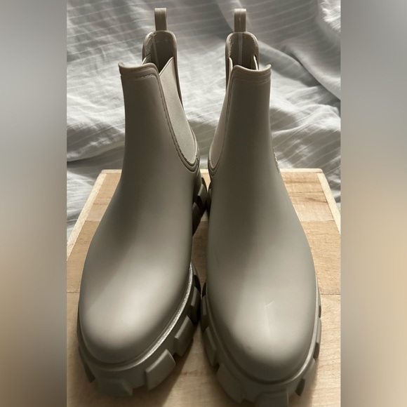 JEFFREY CAMPBELL Women’s Platform Lug Sole Chelsea Rain Boot Cream Size 10 VGUC - Picture 4 of 9